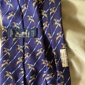 100% silk Hermes tie. Like new condition.
